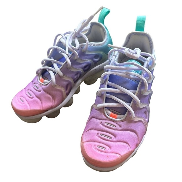Nike Air VaporMax Plus in Psychic Pink / Light thistle / aurora green Size 5 - Picture 1 of 8